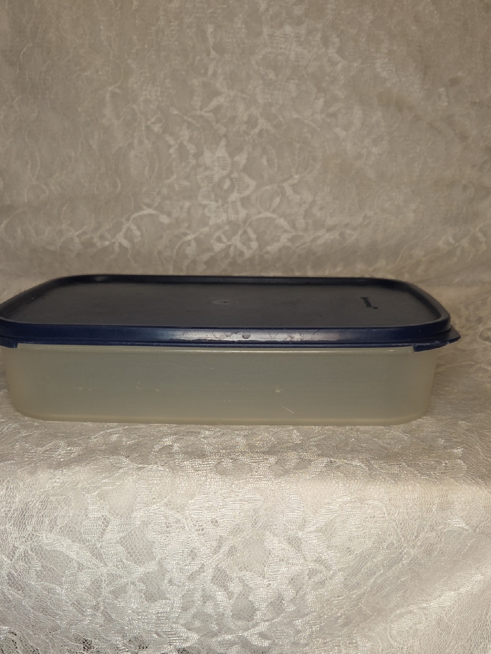 Tupperware: Container with Lid, #1 - Picture 3 of 7